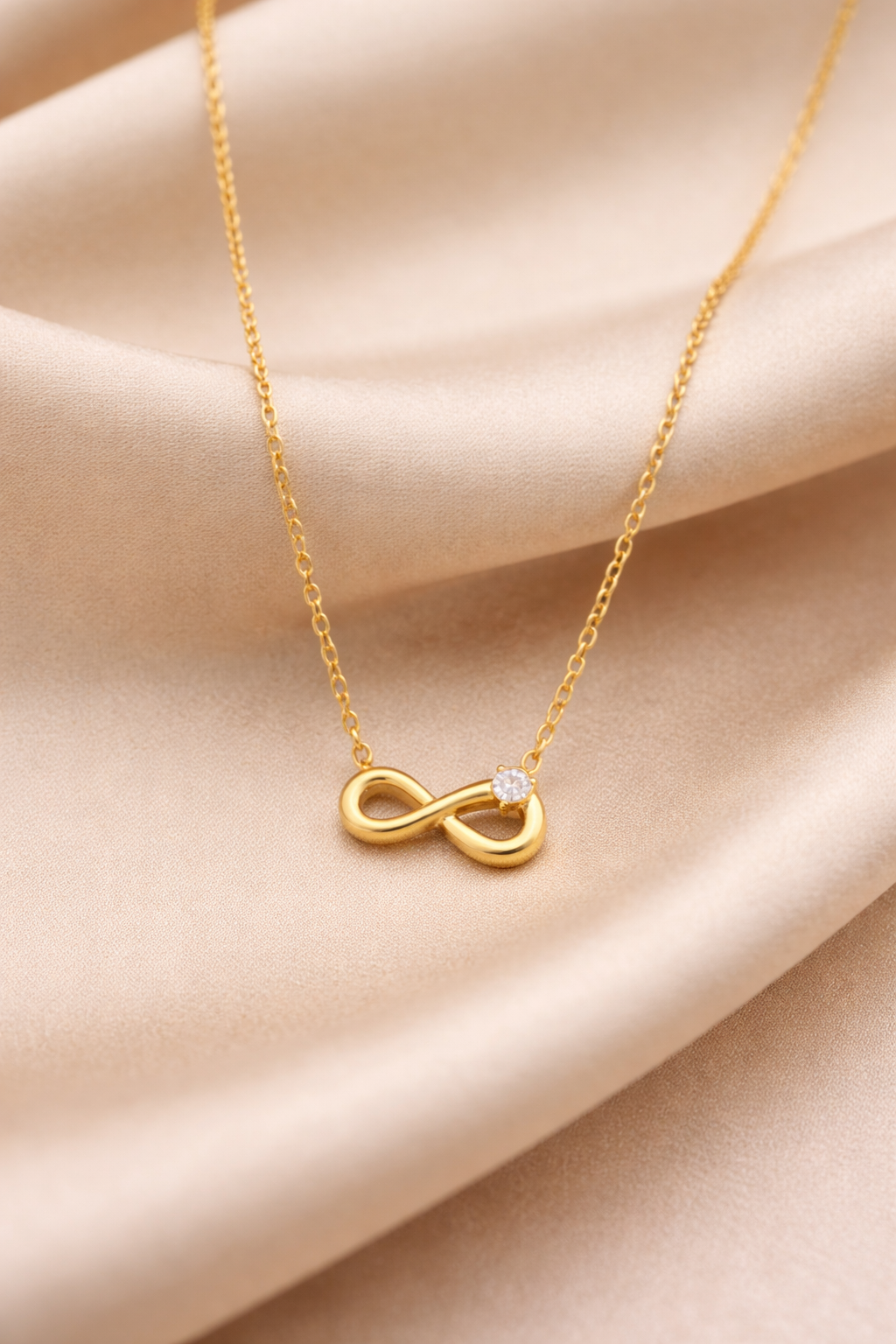 Elegant Gold Infinity Necklace with Diamond