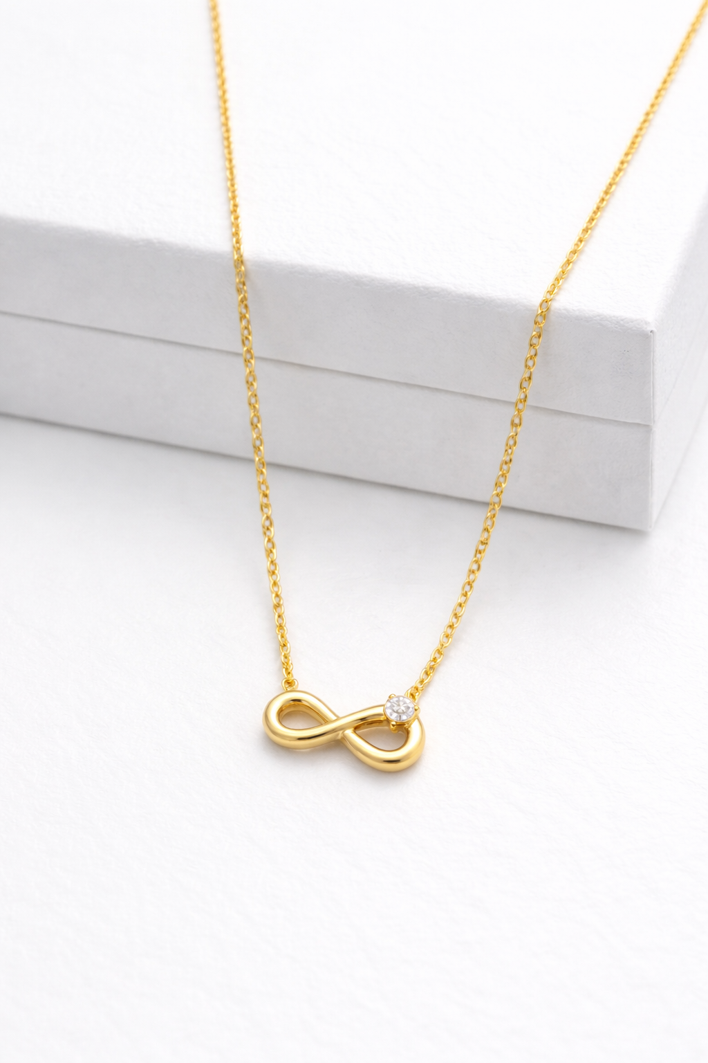 Elegant Gold Infinity Necklace with Diamond