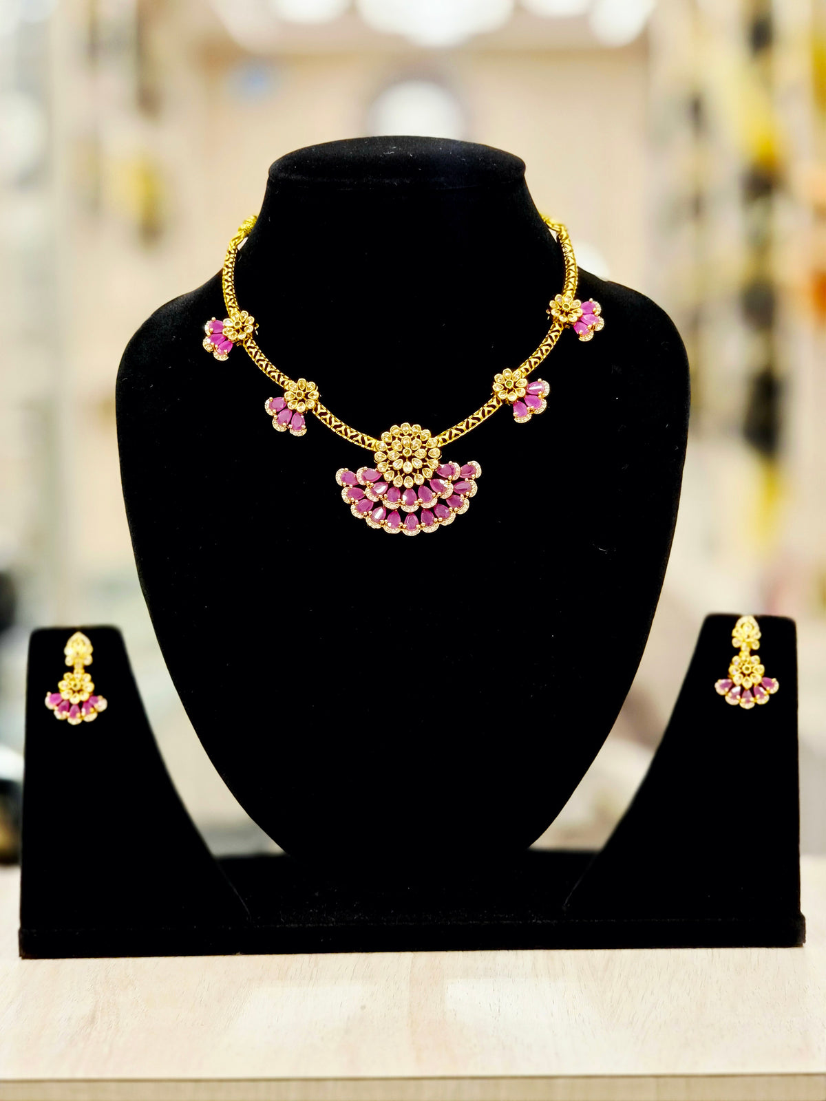 GOLD PLATED A.D KUNDAN SLEEK NECKLACE