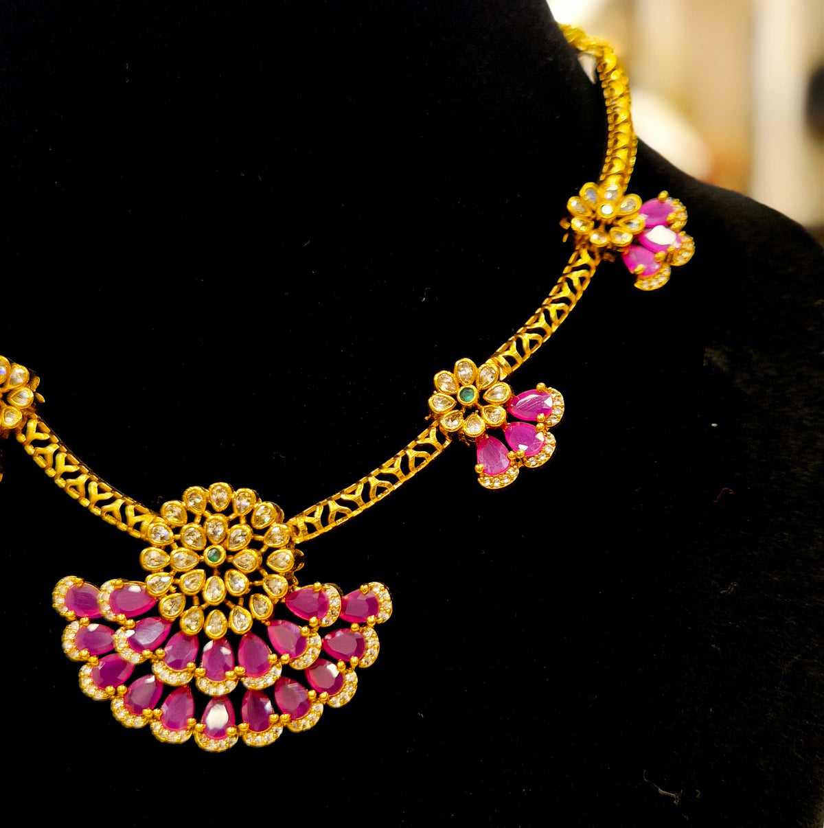 GOLD PLATED A.D KUNDAN SLEEK NECKLACE