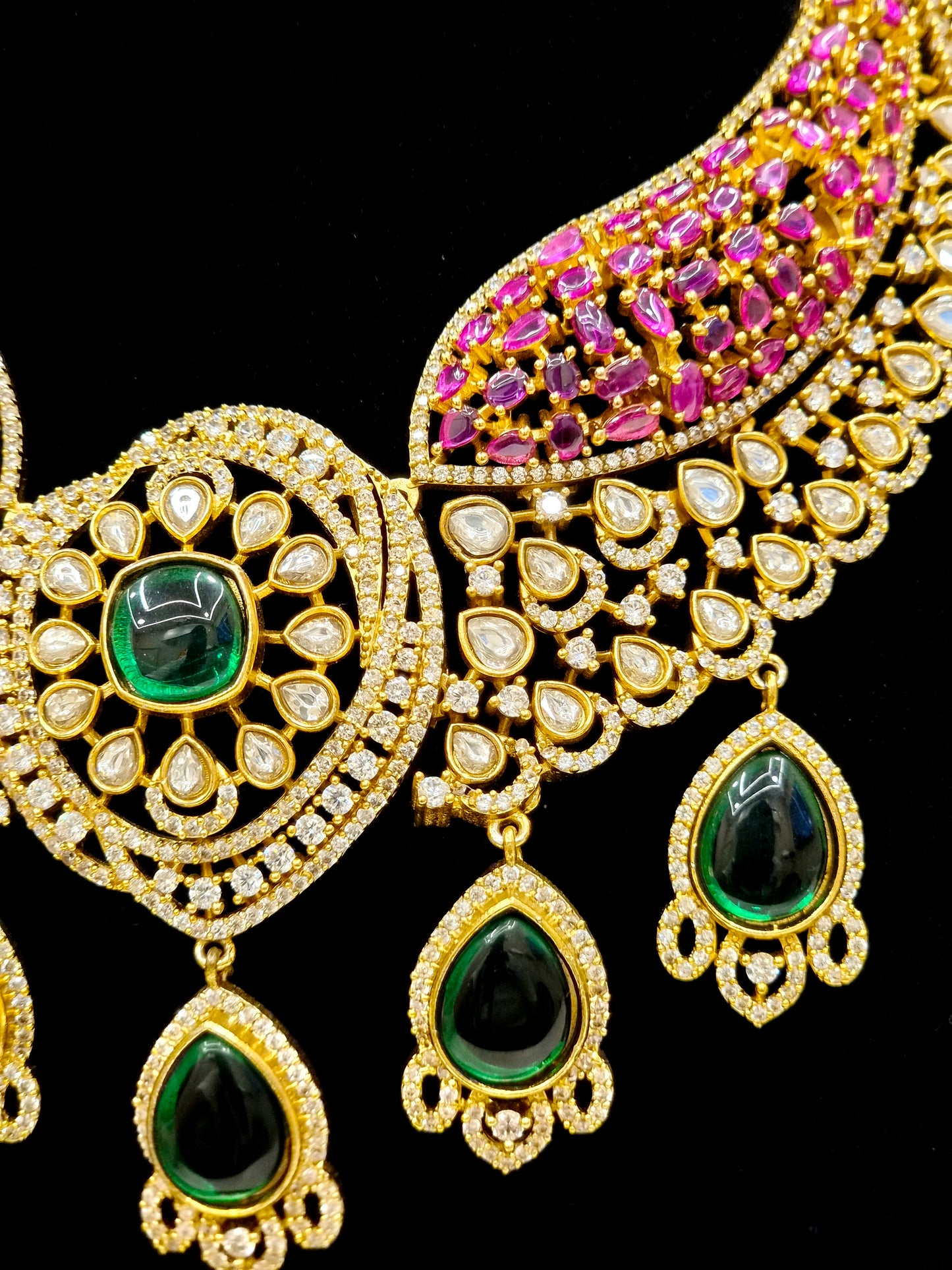 GOLD PLATED PREMIUM KUNDAN NECKLACE (green and maroon)