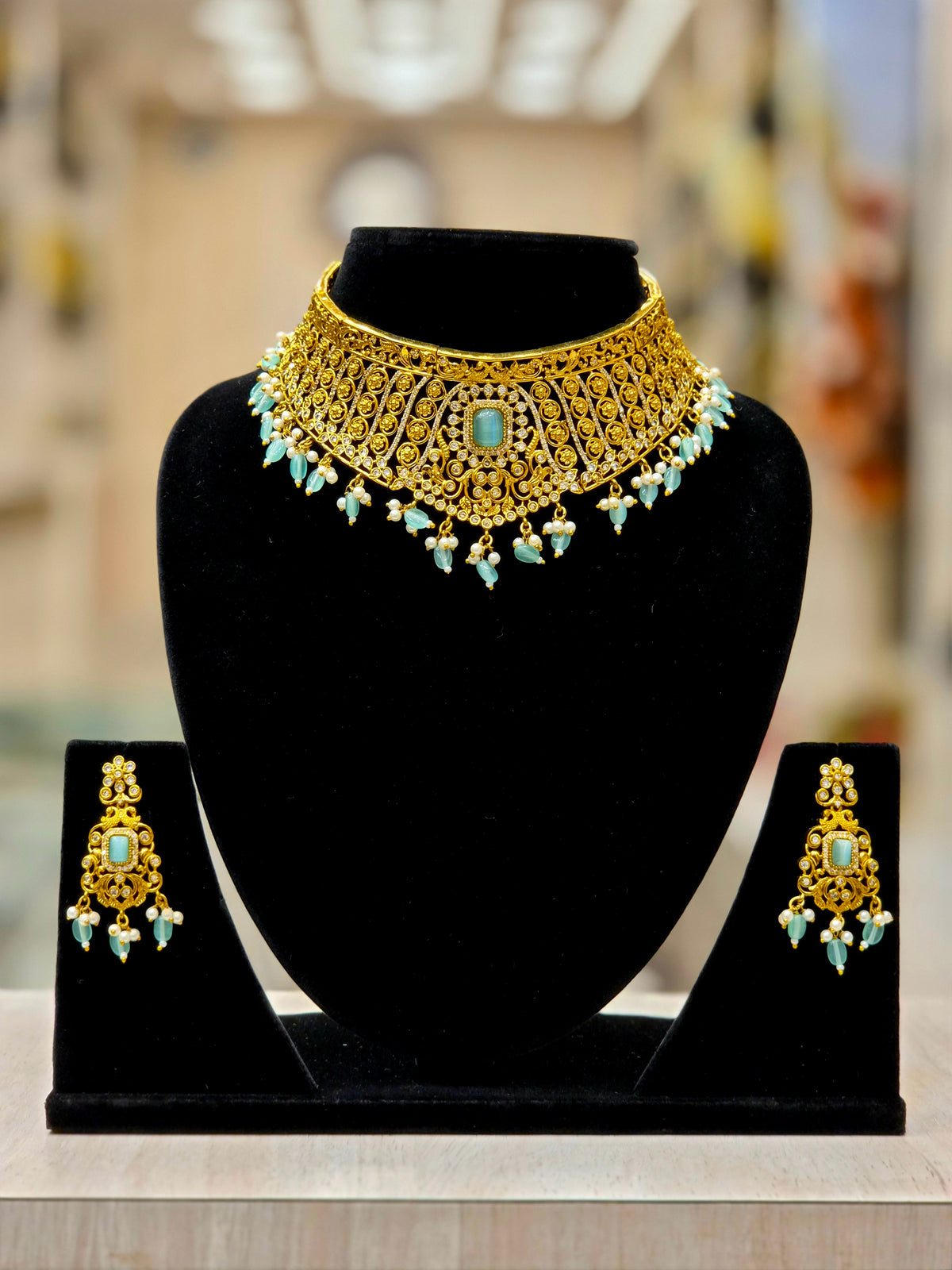 GOLD PLATED A.D  ANTIQUE  CHOKER SET (mint color) BEADS