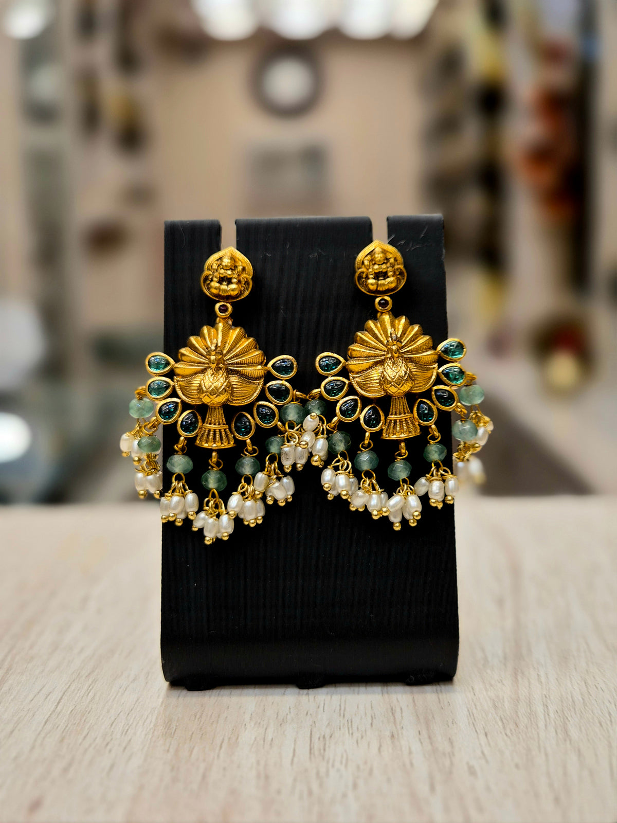 ANTIQUE GOLD PLATED TEMPLE JEWELERY NECKLACE WHITE PEARLS AND GREEN STONES