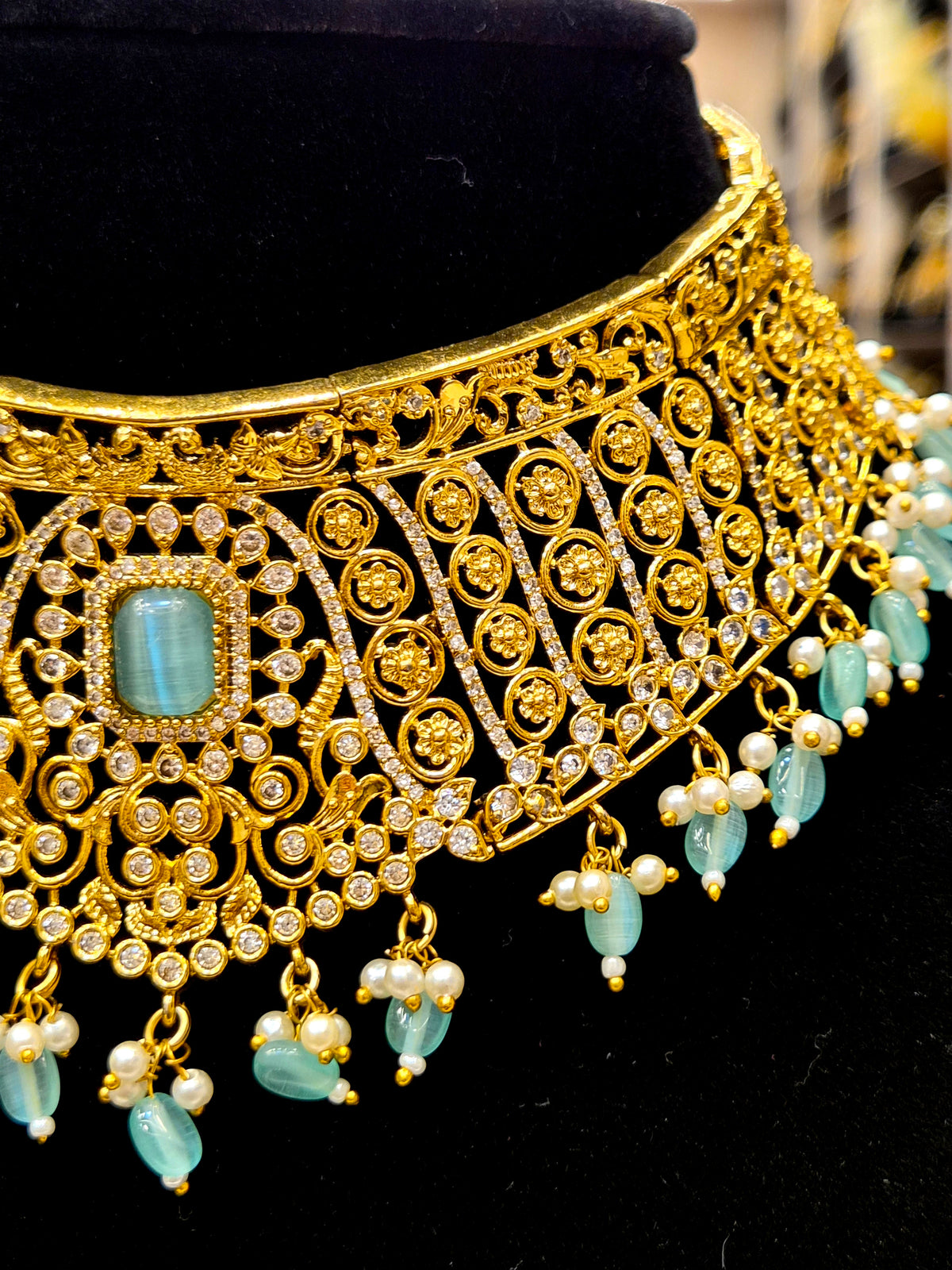 GOLD PLATED A.D  ANTIQUE  CHOKER SET (mint color) BEADS