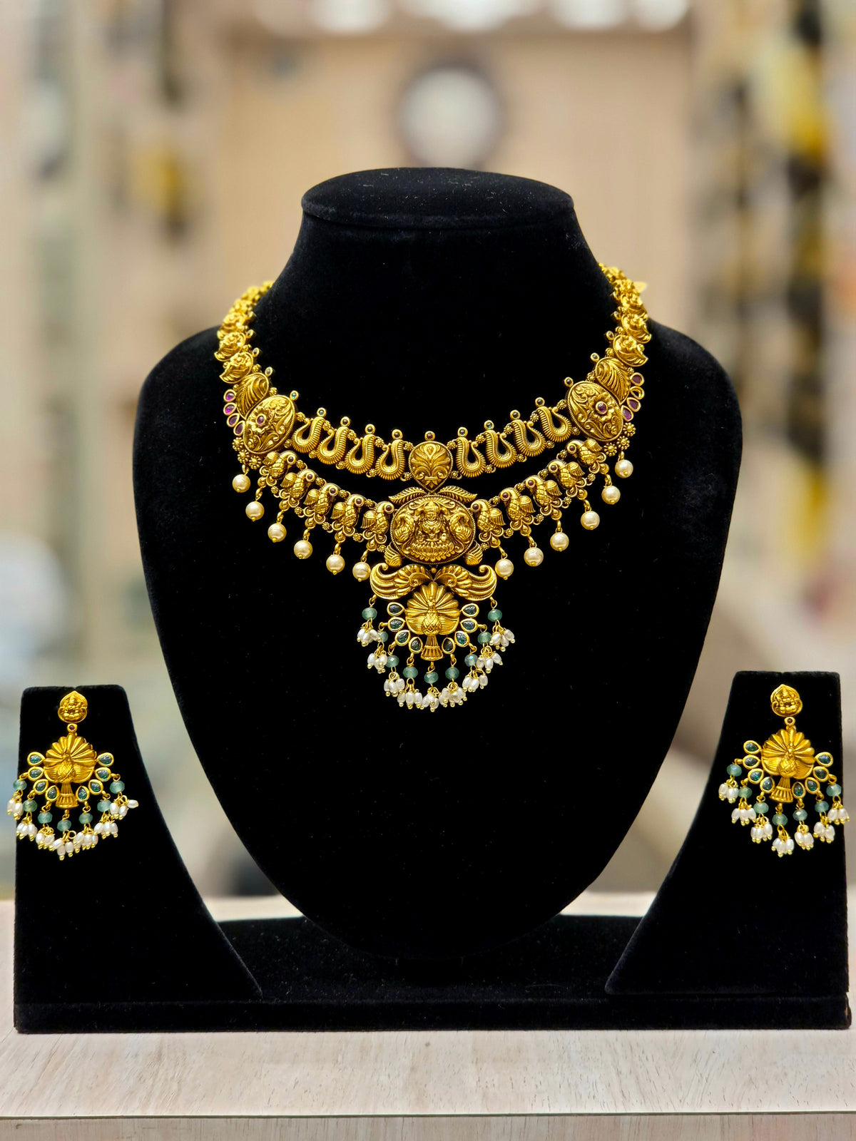 ANTIQUE GOLD PLATED TEMPLE JEWELERY NECKLACE WHITE PEARLS AND GREEN STONES