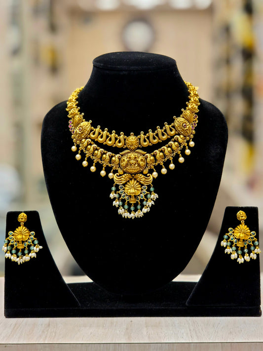 ANTIQUE GOLD PLATED TEMPLE JEWELERY NECKLACE WHITE PEARLS AND GREEN STONES