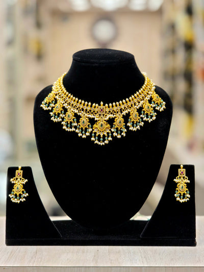 ANTIQUE GOLD PLATED WHITE PEARLS AND GREEN STONES NECKLACE